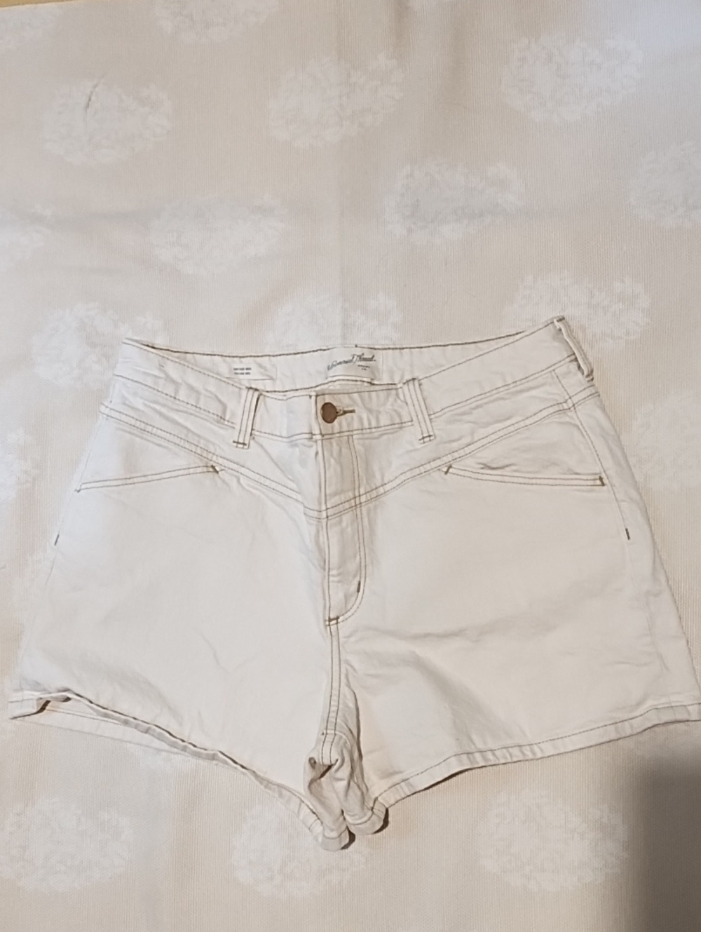 Universal Thread EUC Size 12 White High-Rise Jean Short Shorts
